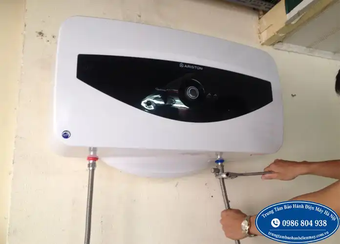 Sửa bình nóng lạnh Ariston tại Long Biên