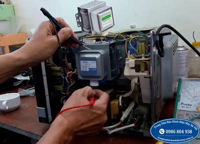 Thay bóng cao tần lò vi sóng Fagor tại Hà Nội