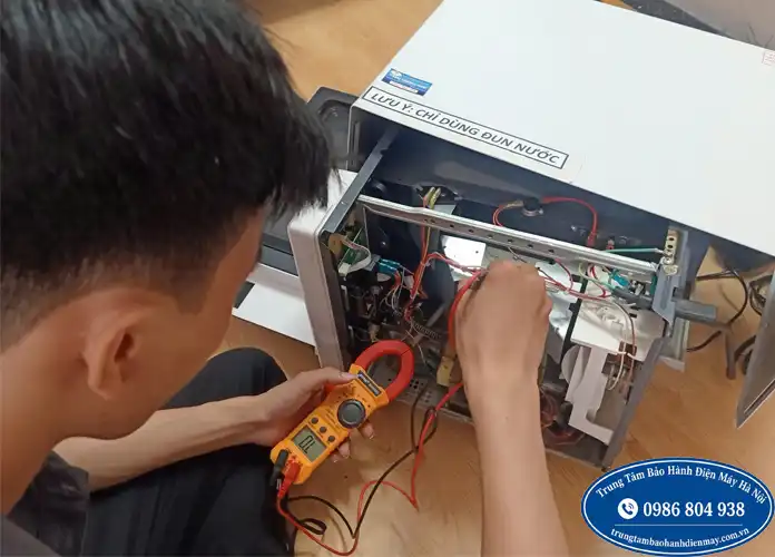 Sửa lò vi sóng Sharp báo lỗi tại Hà Nội