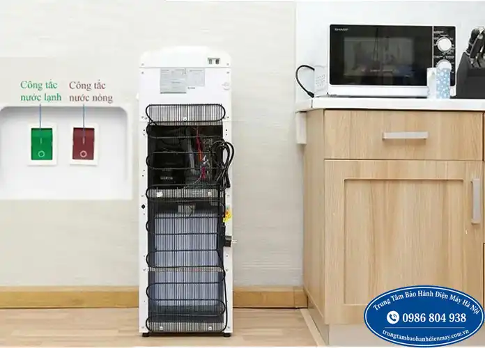 Bật công tắc nóng lạnh cây nước đúng cách