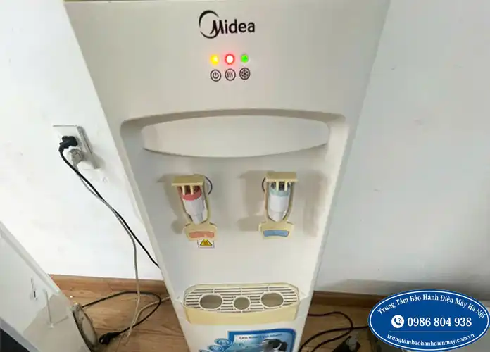 Kiểm tra cây nước Midea không lạnh tại Hà Nội