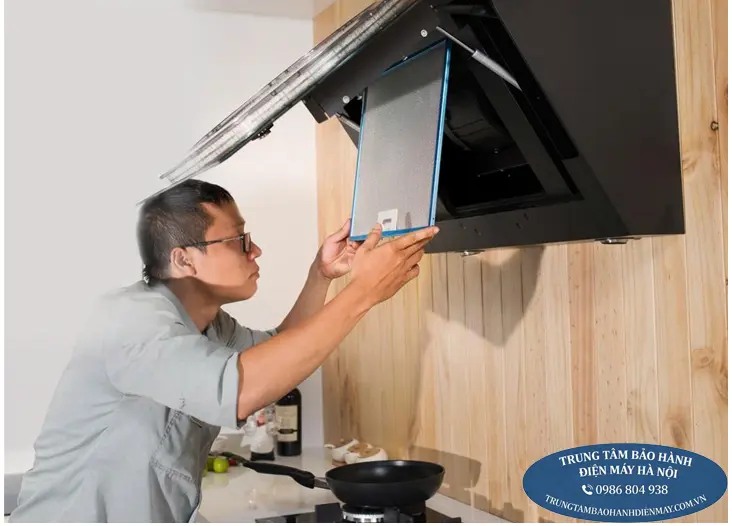 Vệ sinh máy hút mùi Electrolux tại Hà Nội