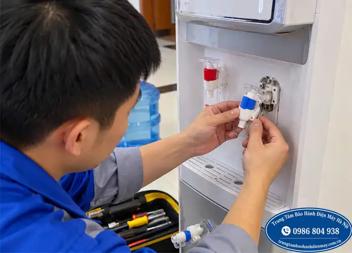 Thay vòi cây nước nóng lạnh Sakerama tại Hà Nội